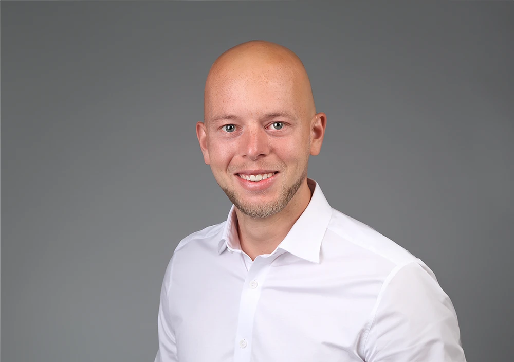 Schornsteinfegermeister und Energieberater Jonas Fink von Energieberatung-Fink. Energieberatung im Raum Rastatt, Baden-Baden und Karlsruhe.